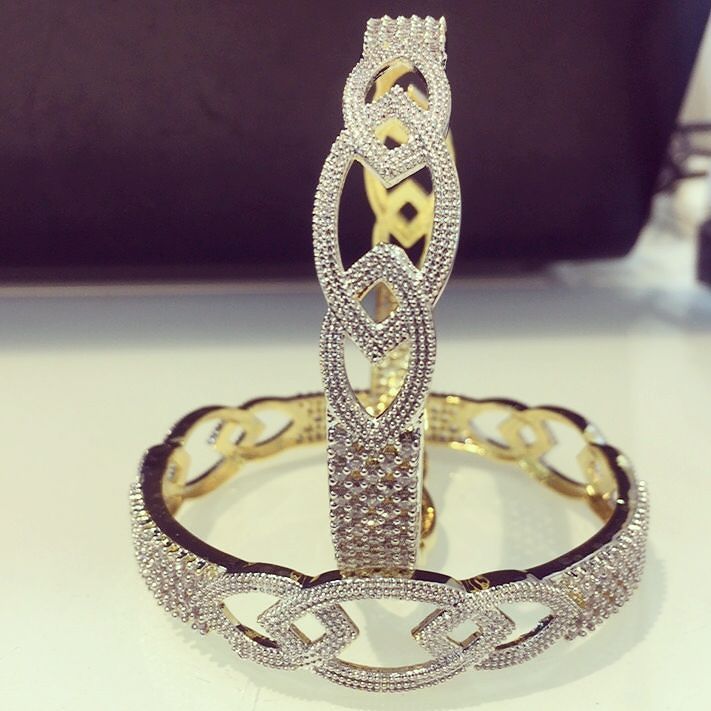 TurnTheHeads's tweet photo. Bangles....
#awesome #bangles #christmas #dashing #elegant #fashionista #glamour #handmade #i#jewelry #kool #lookgo… https://t.co/AynX41WGV4