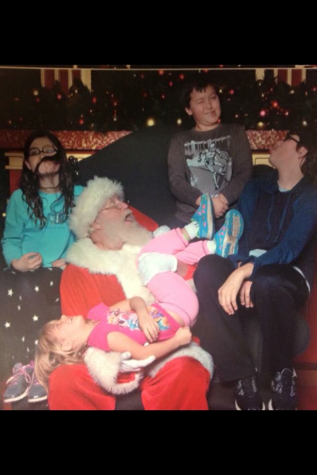 cm2decker's tweet photo. #santaseesall The Decker kids are ready for Christmas...I think https://t.co/1T0KgcKidt