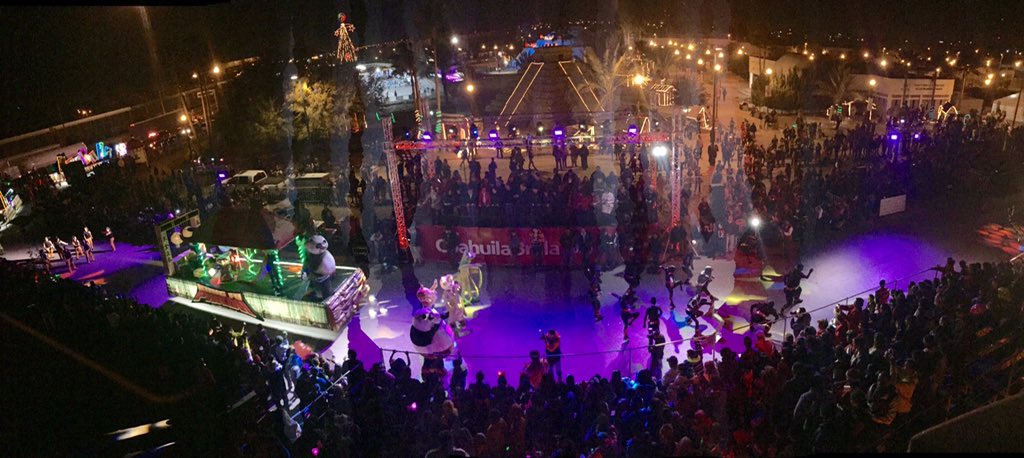 #CoahuilaBrilla2015 gracias Gobernador <a href="/rubenmoreiravdz/">Rubén Moreira</a> y Pdta. <a href="/DIFCoah/">DIF Coahuila</a> Sra. <a href="/caroviggiano/">Carolina Viggiano</a> saludos #PiedrasNegras