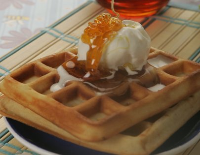 KhanaKhazana's tweet photo. Waffles with Honey and Ice Cream - https://t.co/2XbJHCEWMh
#Nutralite #ZeroCholestrol #ChristmasMenu @SanjeevKapoor https://t.co/gOhvKhz6zc