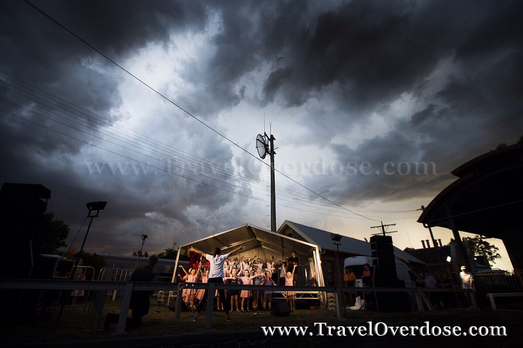 A storm approaches while the folk at #GreatSthnrail spread some Christmas love in Bathurst #christmas #bathurst