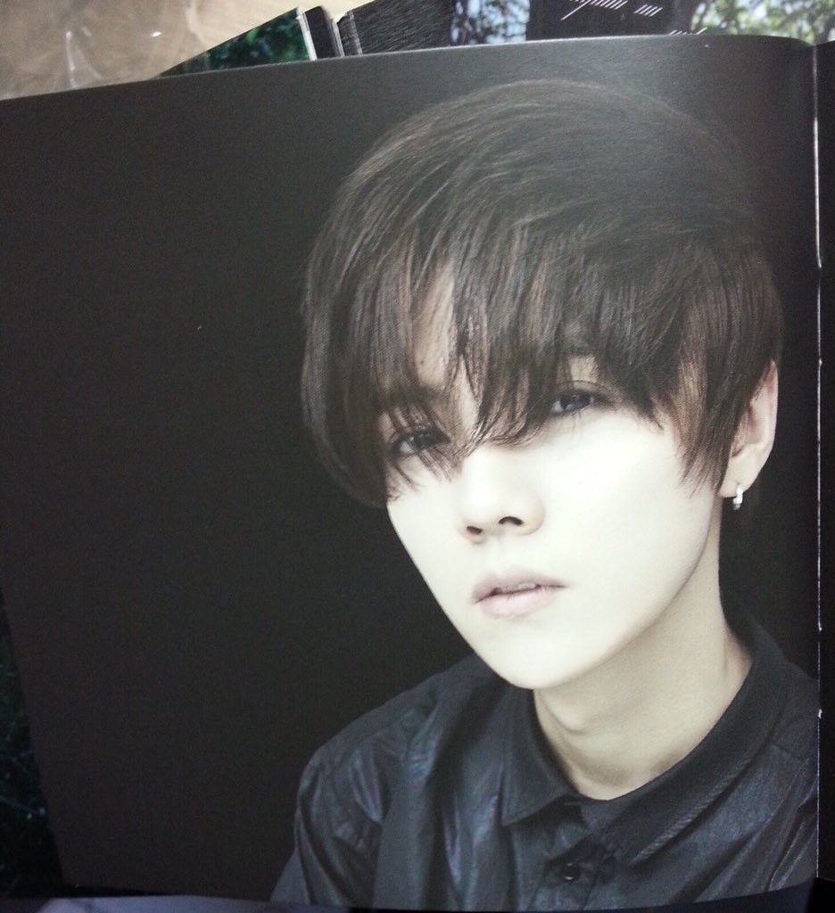 CWzyHgGU8AEi6hj.jpg:large