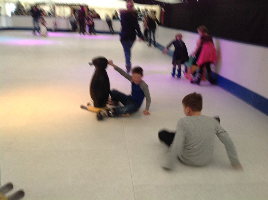 Crawley7's tweet photo. Ice skating #birthdayparty https://t.co/BJcDMytcaC