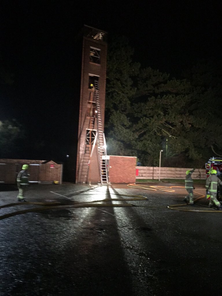 SCAlanWolfe's tweet photo. Bishops Stortford RDS fire craft training tonight #operationalassurance https://t.co/cIsiuQluGz