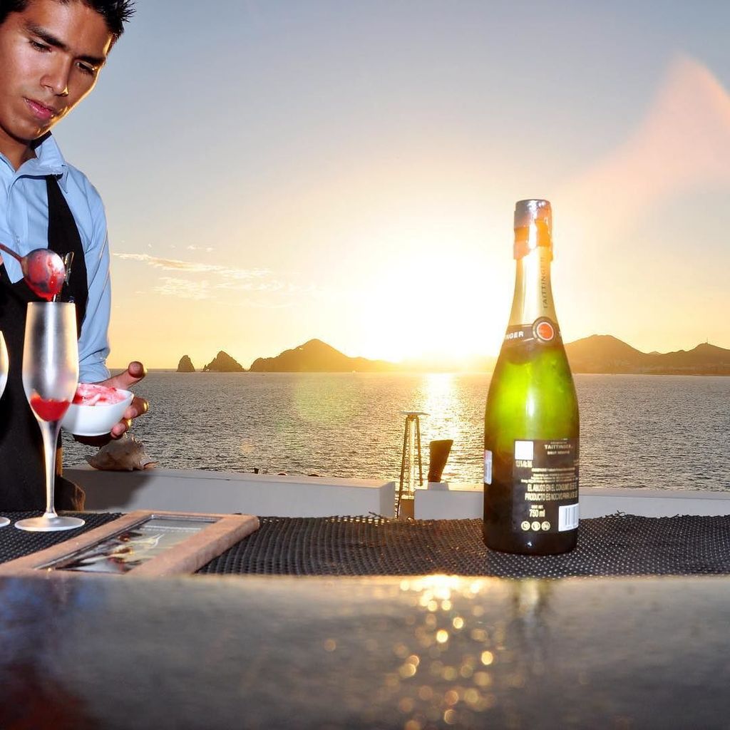 AACabobyBea's tweet photo. #sunsetdamonalisa #loscabos #mexico #sunset #taittinger #champagne #nolloresantesdequetepeguen by ruvillas https://t.co/H4HXnhvkW8