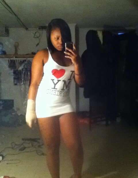 _MccaffeJawn's tweet image. Slim thick with cha cute ass,💦🍒😻