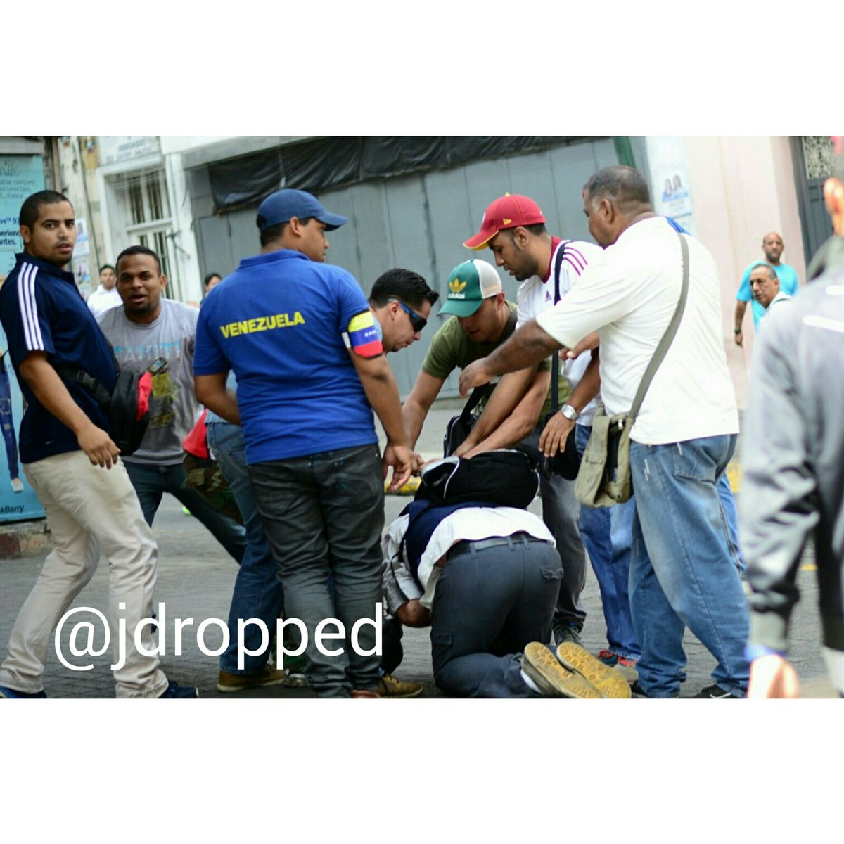 TSJ Exigimos cárcel para los responsable que golpearon a  Eduardo Ríos, Periodista de <a href="/la_patilla/">La Patilla</a>  #5E  #RT