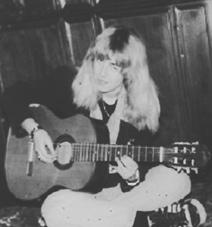 JennaTilveran's tweet photo. @elebarante : https://t.co/V00fKUnKUh | #ele #elebarante #sunchild #songwriter #singersongwriter #manyyearsago #yo… https://t.co/HoTqtIVVoC