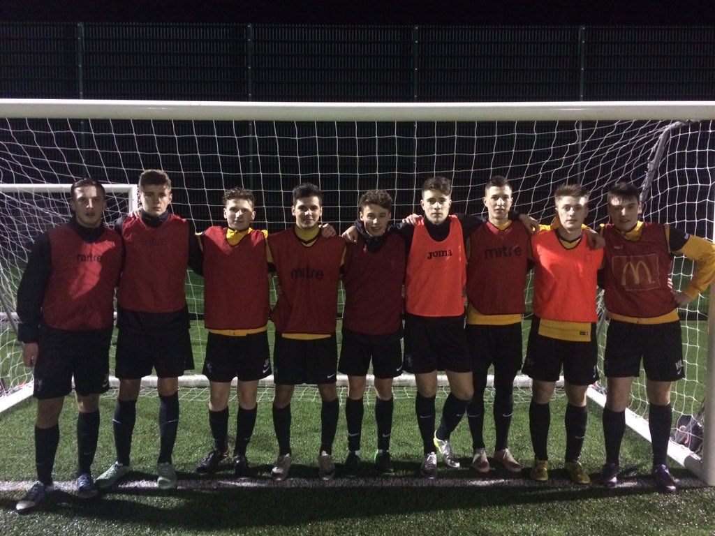 DESASoccer's tweet photo. The 4 teams from today. Well done to the Old Skool Team (Greens) who won the 9v9. #DARE2 https://t.co/utLAuU27Y8