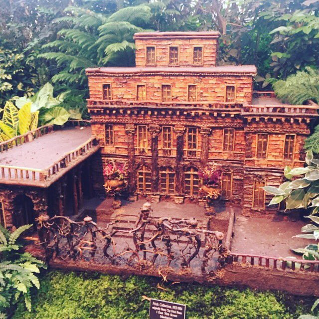 savethefrick's tweet photo. #HolidayTrainShow at @NYBG always delights! Our fave NYC landmark (rendered entirely of plant materials): the Frick! https://t.co/epATMlrHg9