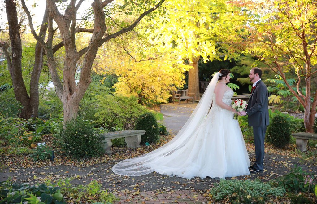 Lauren looked absolutely beautiful in her Martha Blanc gown! #curvybrides #curvaceouscouture