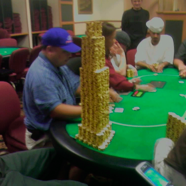 riverpokerstyle's tweet photo. Existem formas e formas de construir castelos de fichas no home game com os amigos! #useriver #riverstyle #poker https://t.co/mOVYysSLv9