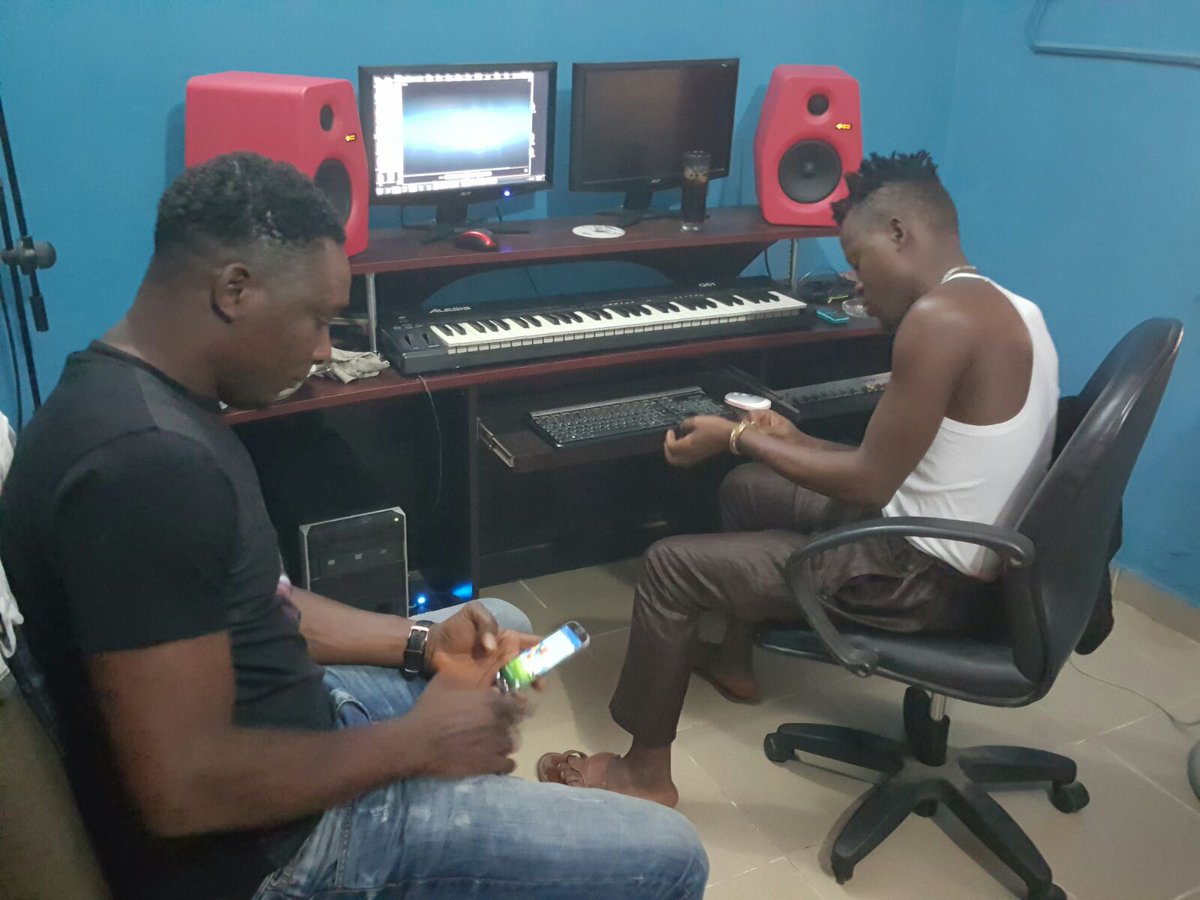 Anibaba31's tweet photo. Beatz kitchen reppin https://t.co/qonO95KLQC