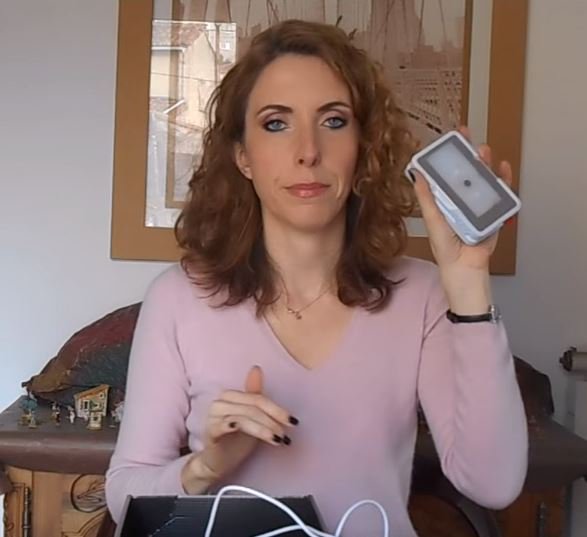 Line5Paris's tweet image. Le #PadCosmétique en action ! Retrouvez la démonstration vidéo d'@AdelineDuperray - Youtube ow.ly/WEQOX