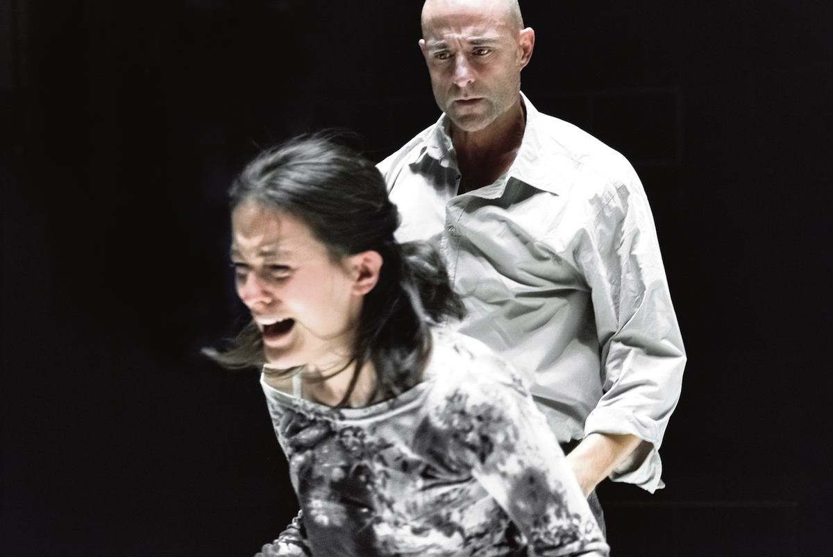 Ivo van Hove Stages Brutal, Brilliant Production of Arthur Miller’s ‘A View From the Bridge’ buff.ly/1R9gX7s