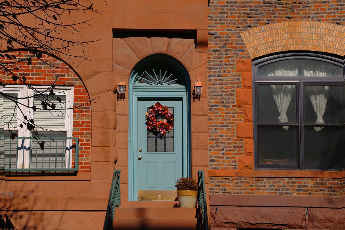 Brownstoner's tweet photo. This door marries a traditional frame with a contemporary pop of color #thedoorsofbrooklyn https://t.co/orT2k7HsUs https://t.co/6BSDlBbYUH