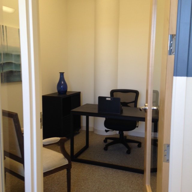 MobileInnoSpace's tweet photo. New Year-New Space! Get organized! Work for free for a week! #sharedofficespaceboston https://t.co/55n53iw3Ne