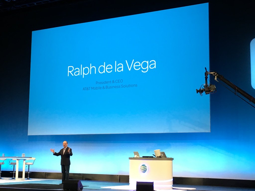 LifeOnMyMobile's tweet photo. Time to get started. @attdeveloper #ATTDevSummit https://t.co/3YhC7ga3Zq