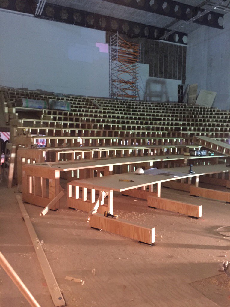 #JT Bioscoop Alkmaar#. Gerko tribunes is weer begonnen. Wij wensen al onze volgers en relaties een Voorspoedig 2016.