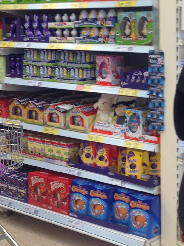 LauraLouMay83's tweet photo. It's bloody January.... This pisses me right off!! #itsNotEaster !!!!! https://t.co/6TwZowkHFP