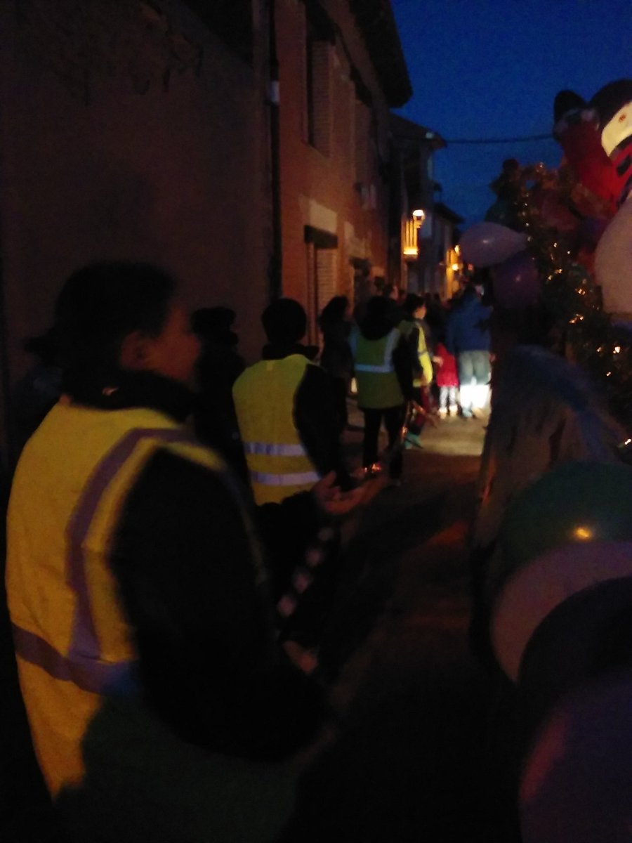 cdcigales1967's tweet photo. Los cadetes del cd cidales colaborando en la cabalgata https://t.co/D5dUjBWgnV