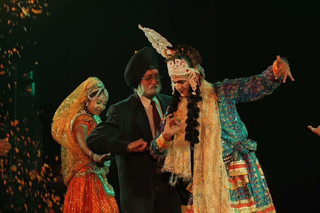 uppravasidiwas's tweet photo. Good showmen enthrall &amp; involve their audiences. That happened tonight! Here, at #UPPravasiDiwas https://t.co/uQnWGmzdw5