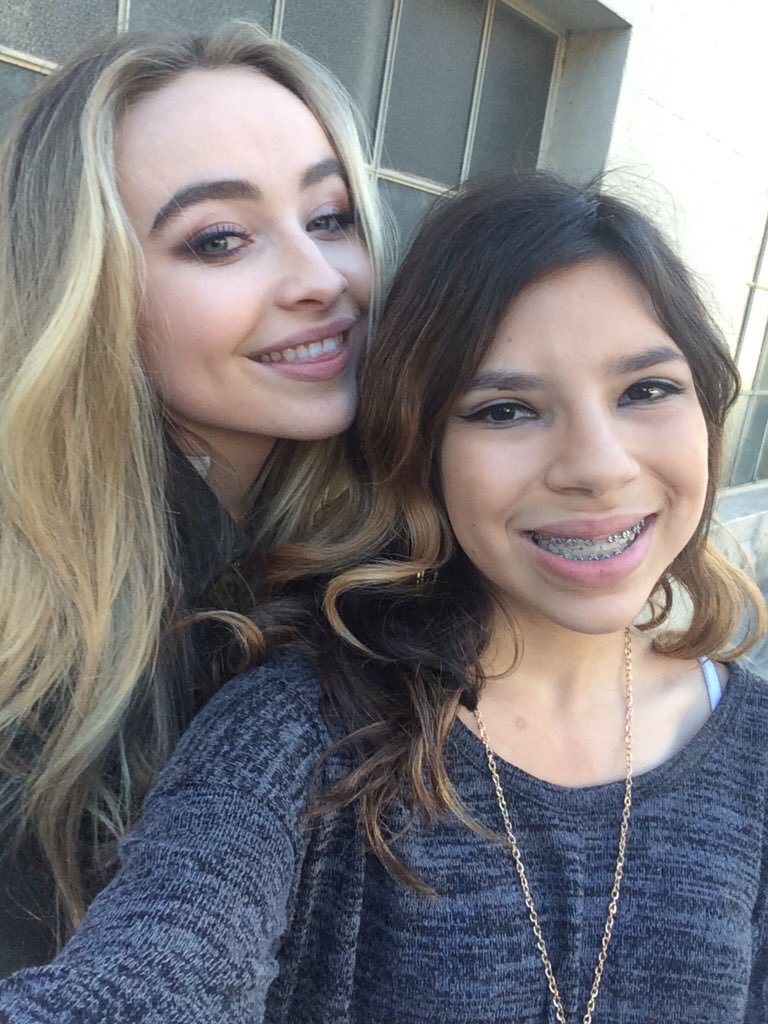 girlmeetsnews's tweet photo. PHOTOS: @SabrinaAnnLynn & @coreyfogelmanis two days ago with a fan. #PPTAPC https://t.co/CruXtseAhX