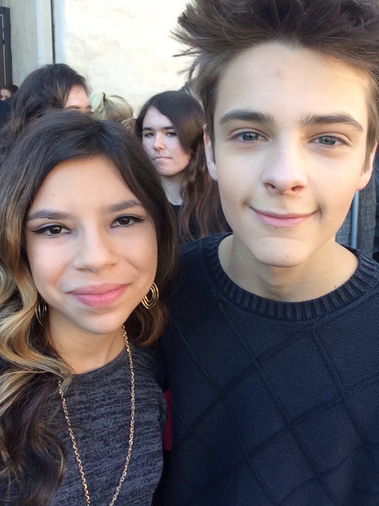 girlmeetsnews's tweet photo. PHOTOS: @SabrinaAnnLynn & @coreyfogelmanis two days ago with a fan. #PPTAPC https://t.co/CruXtseAhX