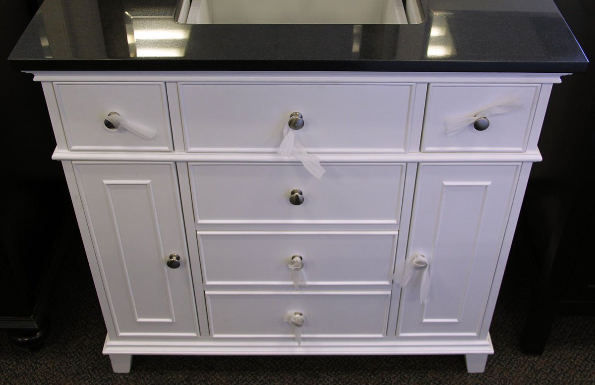 bathroomzznet's tweet image. RT BathKitchen Pacific Collection Huntington for $999!! #transitionalvanity #whitevanity #bathroomremodel #bathroo…