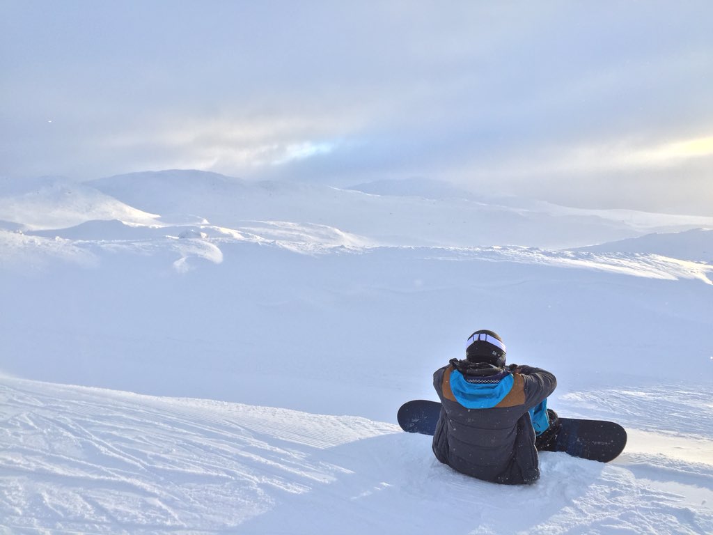 CodySimpson's tweet photo. What a trip here in Norway. Thank you @thomasadams85 for having us. @Onepiece #onepieceskiwear https://t.co/tyXFgwklI1