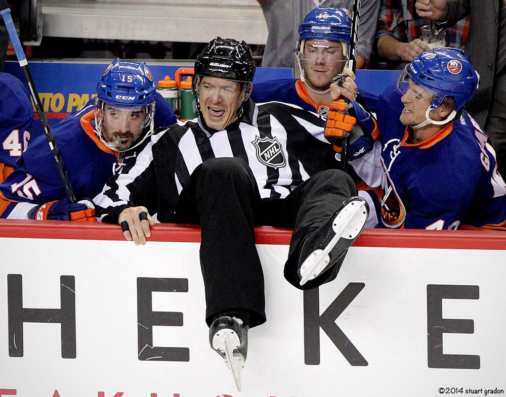 ScoutingTheRefs's tweet photo. Linesman Mike Cvik will work his final NHL game tonight: https://t.co/GpTLsfrNsf https://t.co/5lMAUdWqD6