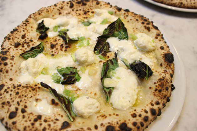 InfatuationSF's tweet image. Rain is the worst. Pizza is the best. Our favorite spots @a16sf @zerozerosf @flourandwater: trib.al/qxWx3GV