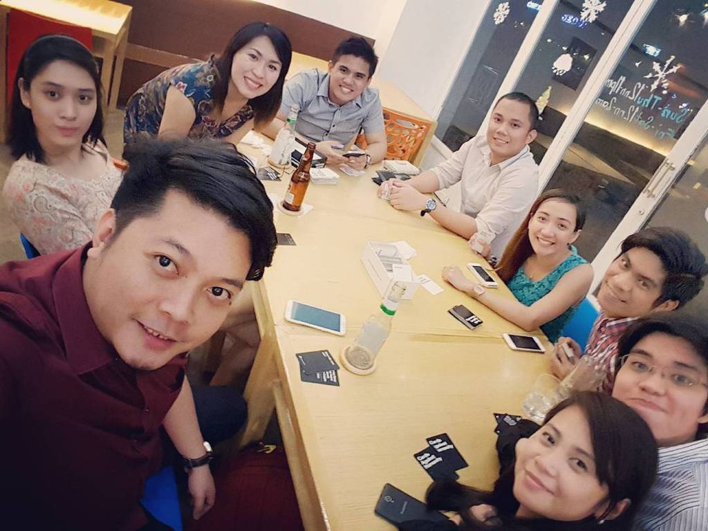 andeewandee's tweet photo. Playing Cards Against Humanity. #play #CAH #cardsagainsthumanity #cards #fun #thefortstrip… https://t.co/sAT8RSnWZp https://t.co/81T2JmZNDV