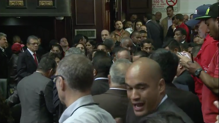 Se retiran los diputados del Oficialismo #6E