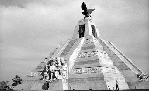 SabiasQue el águila que corona el monumento a la Raza estaba pensaba para  el Palacio Legislativo inconcluso? | Tlatoani_Cuauhtemoc | Scoopnest