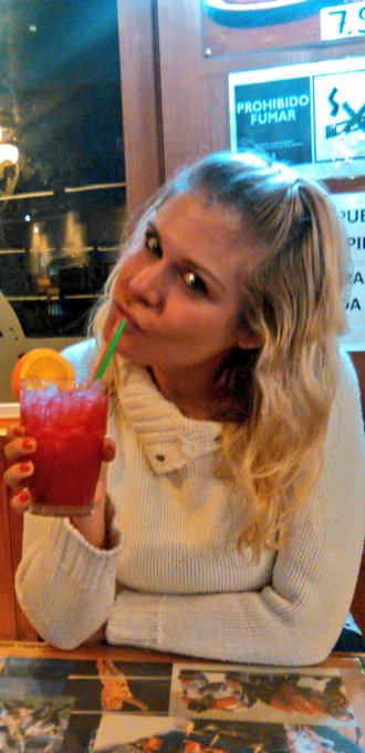 Esperando con mi Daiquiri de Fresa para ver la Cabalgata de Reyes#Gij&oacute;n#nochem&aacute;gica#Le&oacute;n#enfamilia#regalos#