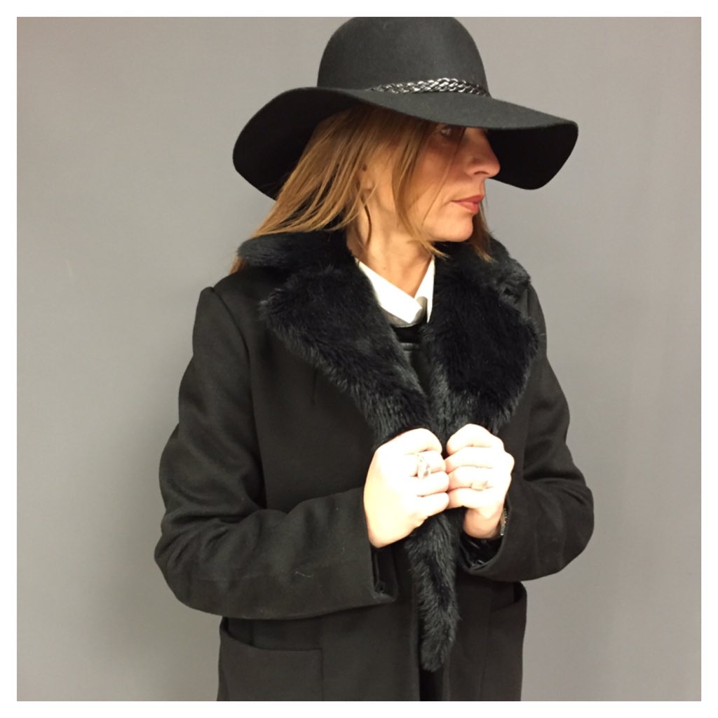 FrViego's tweet image. Toute la collection automne hiver 2015 est soldée...  De -30 à -60 %
À demain en attendant bonne soirée à vous 💋💋💋