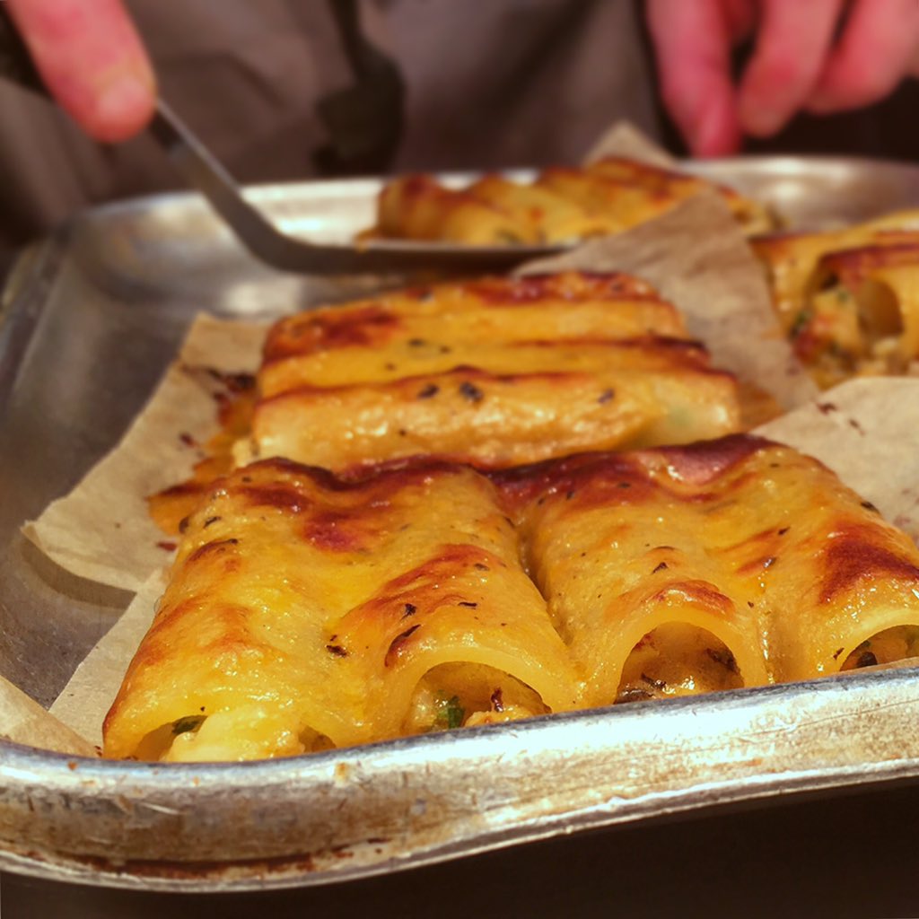petrus's tweet image. Périgord #truffle and #lobster macaroni with 36 month Comté. Sorry #Veganuary, we're French like that.