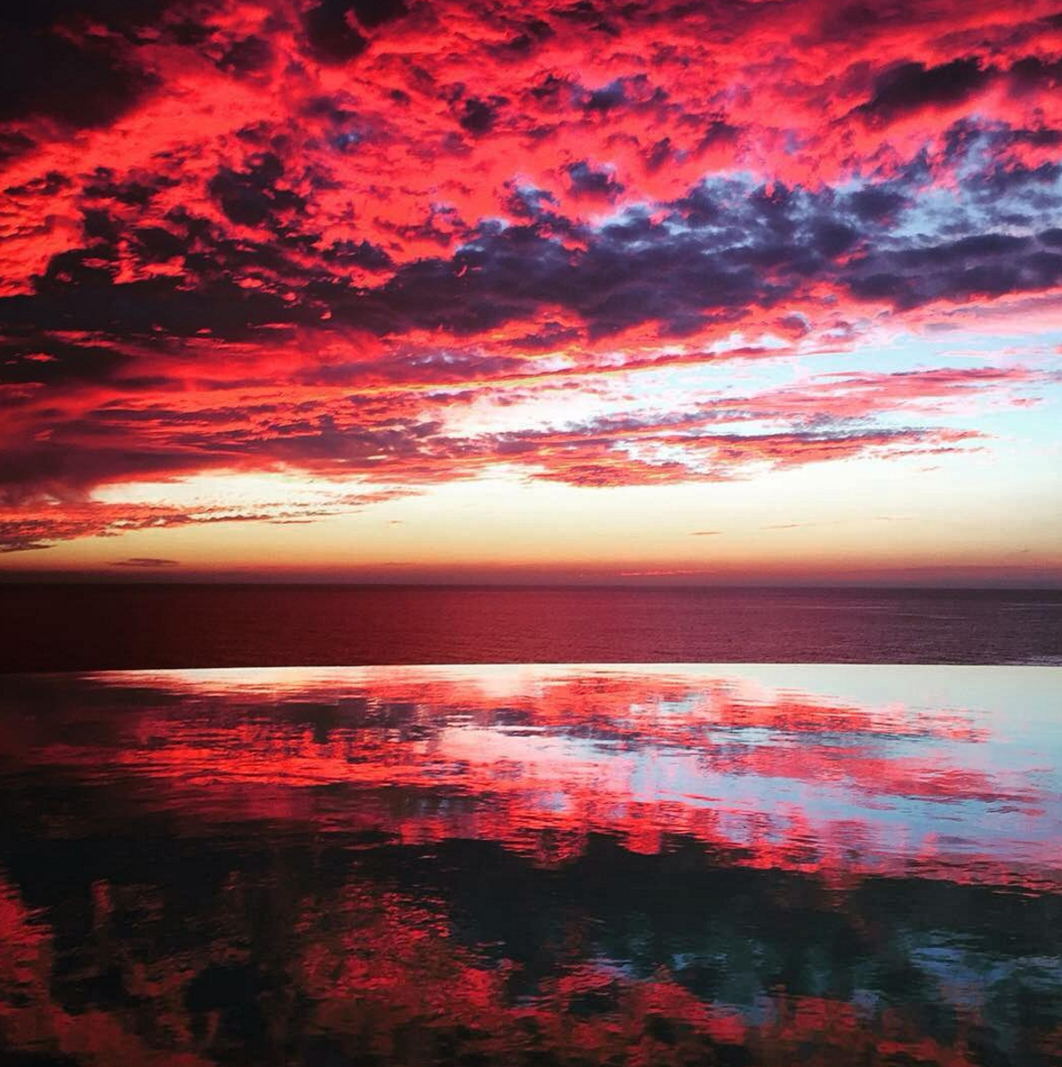 Amazing sunset at #CostaCareyes #Mexico #cloudporn #travel #theworldisyouroffice #digitalnomad