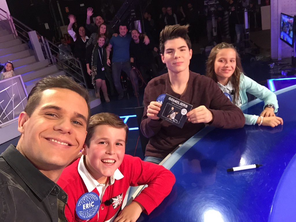 eltirontv's tweet photo. ¡Selfis de #PasapalabraReyes! ¡A petarlo a RT! #GemeliersPasapalabra https://t.co/mocrIQWVpF