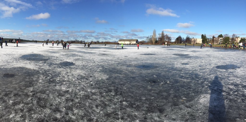 A great day to play pond hockey or just some outdoor ice skating #richmond #steveston #garypointpark