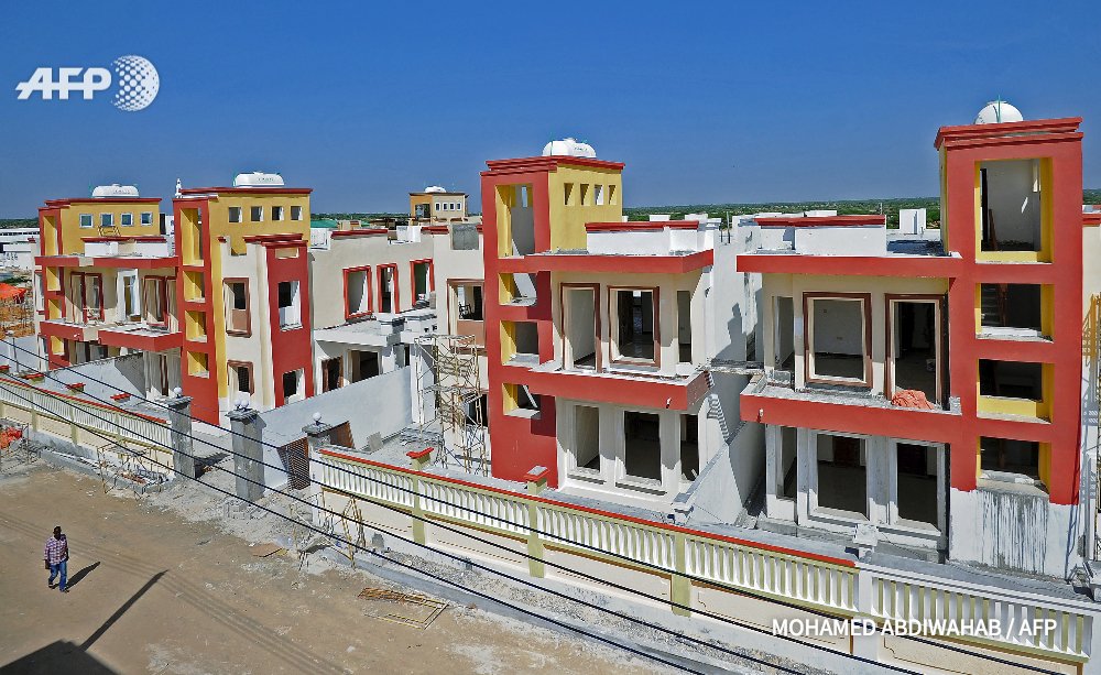 afpfr's tweet photo. Somalie: à Mogadiscio, les 1ers projets immobiliers naissent des ruines de la guerre https://t.co/aqPEXCTAI1 #AFP https://t.co/eimxyKrIbq