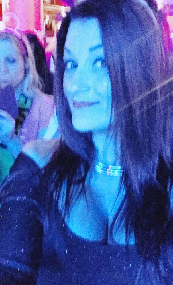 _VJ77's tweet photo. Oh just take us back to the night of that β€οΈ Gig!!! ππππ I really really don't want to go work!!!
#ImaSmurf https://t.co/YXLo52UcSu