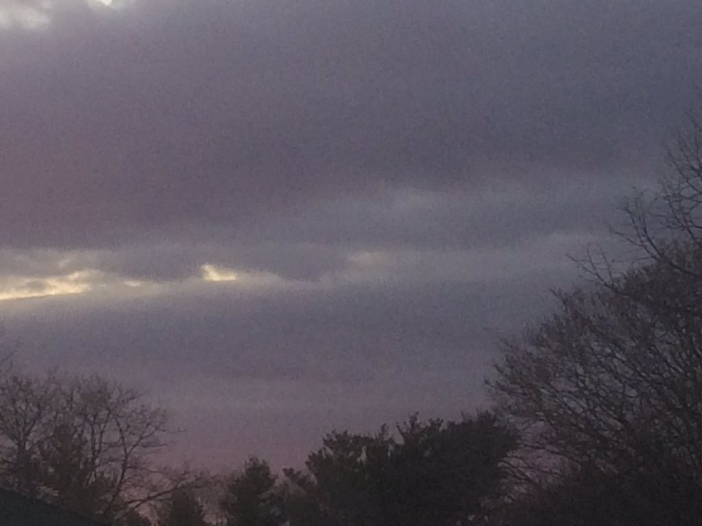 kukiddies's tweet photo. The Winter sky with last bit of sunlight ending my Christmas vacation! #BackToMyRoutine #HealthierChoices #Blessed https://t.co/TrnFJXsoTq