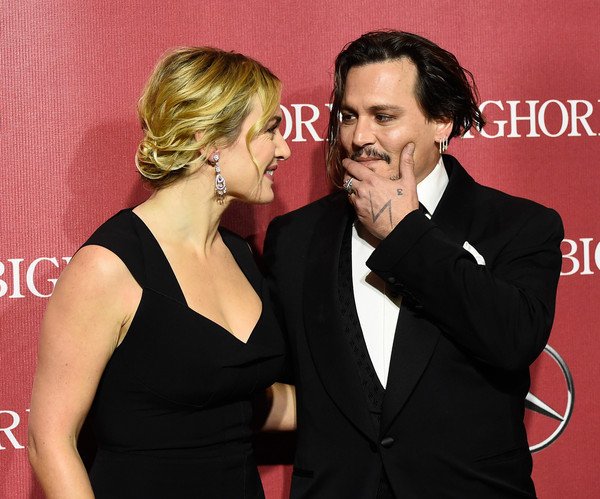 Twitter 上的 Whatfat Hachi ここ最近のジョニー デップですけど 16 1 15 11 15 10 15 9 ブラック スキャンダル だいたいの撮影は14年5月19日から8月1日までらしい のために太ったんかなーと思ってたけど違う様子 T Co 4utrtkncc5 Twitter