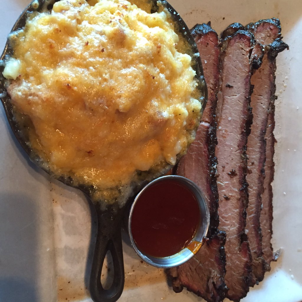 After hours of shopping only #BBQ and #bacon infused #bourbon would do 🐷👍🏼 <a href="/EpicSmokehouse/">Epic Smokehouse</a>