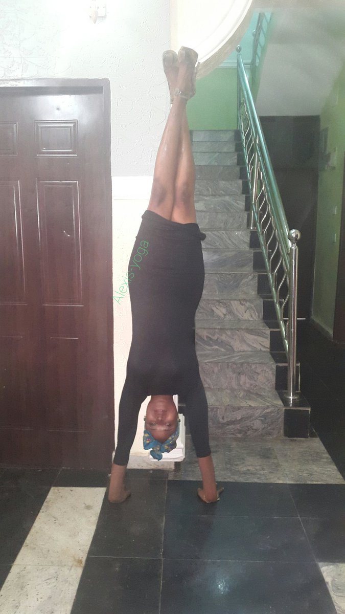 Alexis_yoga's tweet photo. I CAN #Inspiration #africancutie #lagos #yogi #handstand #protectivehairstyle #motivationiseverything #NaijaTwitter https://t.co/xgus6dS3hi
