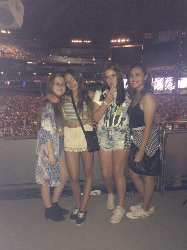 kandybIiss's tweet photo. #HighlightsOf2015 otra buffalo, rowyso toronto, otra toronto, & the juno awards 🎉 https://t.co/rnp1gc6BTW