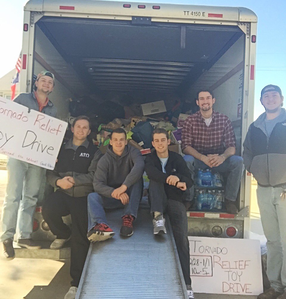ATOzmSHSU's tweet photo. Headed to Rowlett, TX with a 16ft UHaul full of donations for victims. Thank you, everyone!
#prayforRowlett  #ΑΤΩ https://t.co/btUBWojjl4
