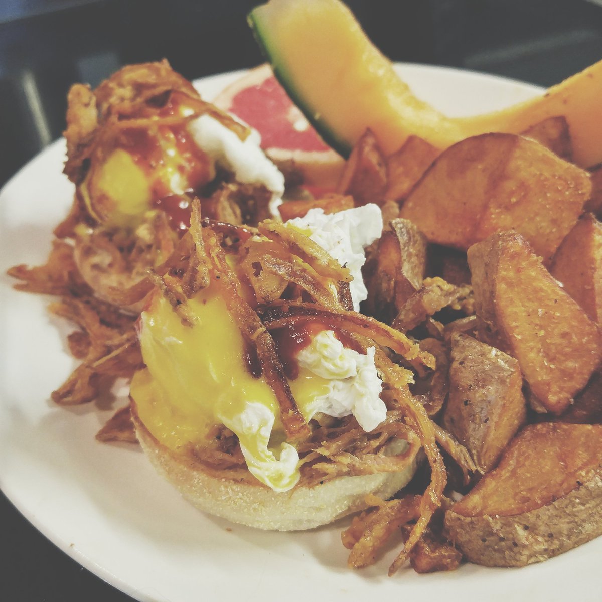 abe_erb's tweet photo. Brunch #feature: Pulled pork benedict + fried onion + beer bbq $12 / students 20% off all day #pairswithpints https://t.co/hFuUevU8En